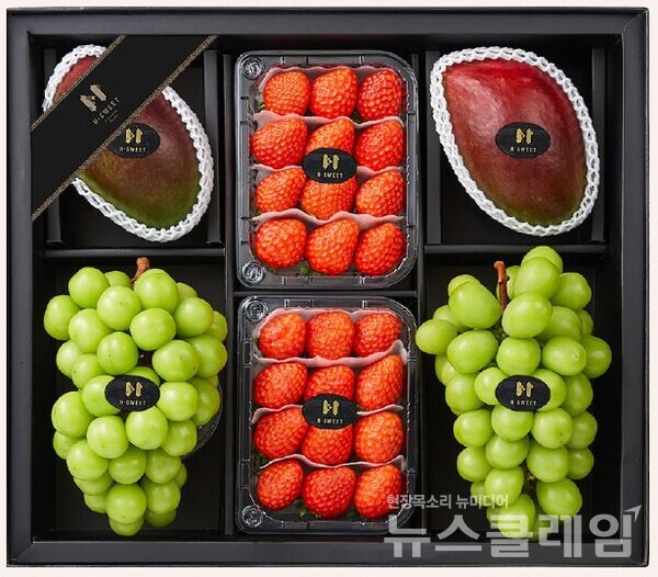 현대백화점 추석 선물세트 'H-SWEET 설향딸기·애플망고·샤인머스켓 세트'. 사진=현대백화점