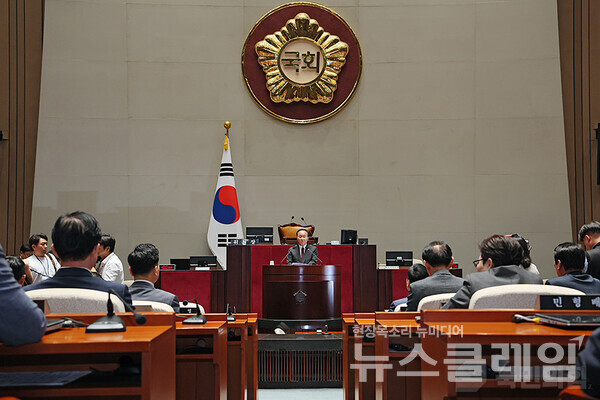 21일 오전 서울 여의도 국회 예결위회의장에서 윤재옥 원내대표 주재로 의원총회가 열리고 있다. 사진=국민의힘