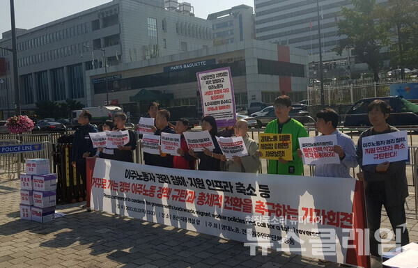 12일 오전 서을 용산 대통령실 앞에서 열린 '거꾸로 가는 정부 이주노동정책 규탄 및 총체적 전환을 촉구하는 기자회견. 사진=이주노동자노동조합