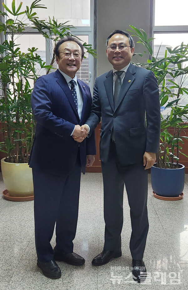 중앙회장 직무대행과 행안부 차관 면담. 사진=새마을금고중앙회