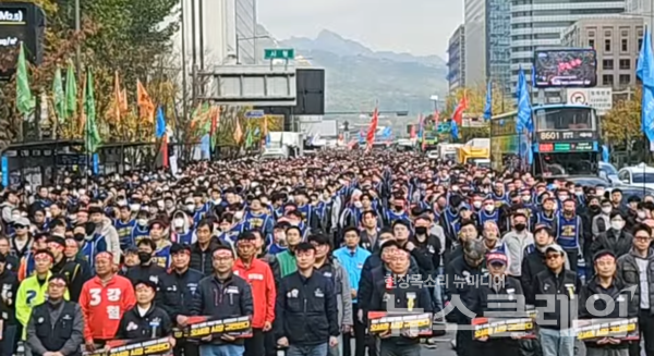 9일 중구 시청역 인근에서 열린 서울교통공사노조 총파업 출정식. 사진=박명규 기자