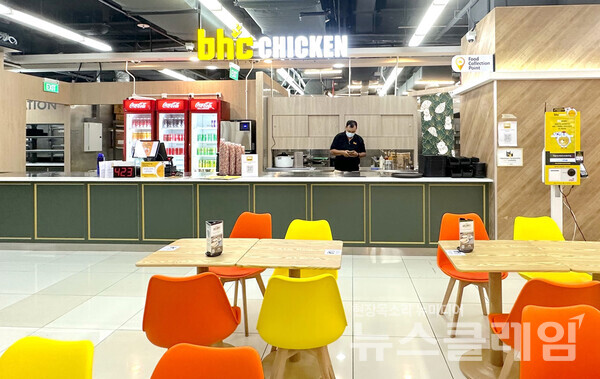 bhc치킨 싱가포르 2호점 ‘BHC KINEX'점. bhc치킨 제공