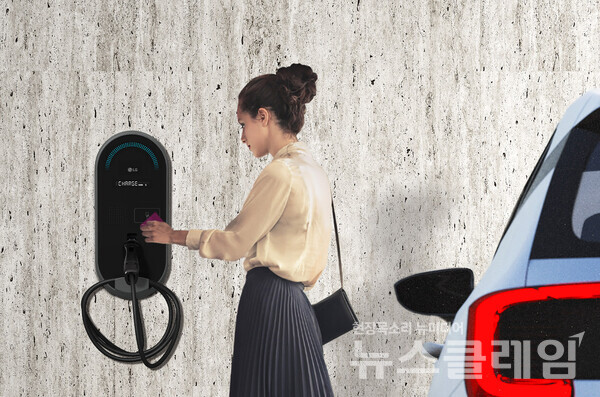 LG전자가 2024년 상반기 내 출시할 11kW  완속충전기 제품. LG전자 제공