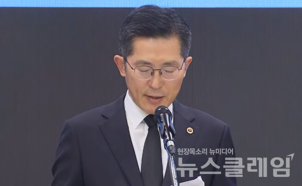 대한의사협회는 21일 오후 서울 용산구 대한의사협회 회관 대강당에서 '정부의 의대정원 수요조사 결과 발표'에 대한 긴급 기자회견을 열었다.