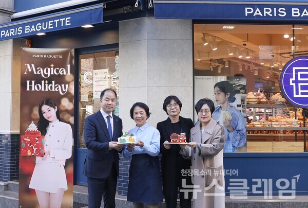 (왼쪽에서부터)유승환 파리바게뜨 마케팅개발 BU장, 파리바게뜨 성대명륜점 김정자 가맹대표, 양송희 한국사회복지협의회 푸드뱅크사업단장, 김연정 파리바게뜨 마케팅본부장. SPC 파리바게뜨 제공