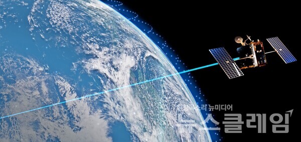 한화시스템이 개발에 착수한 ‘상용 저궤도위성기반 통신체계’에 활용될 원웹의 저궤도 통신위성. 한화시스템 제공