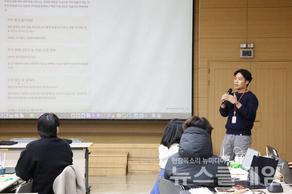 롯데건설이 주최한 사내벤처 워크숍에서 롯데건설 직원이 발표하고 있다. 롯데건설 제공