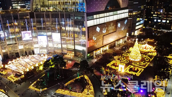 롯데가 잠실에 선보인 초대형 크리스마스 타운. 롯데물산 제공