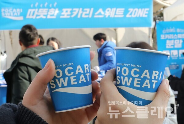 동아오츠카의 포카리스웨트는 지난 27일 인천 삼산월드체육관에서 열린 ‘도드람 2023-2024 V-리그 올스타전’에서 공식음료로 참여했다고 30일 밝혔다. 동아오츠카 제공