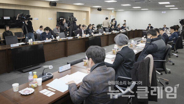 지난 25일 열린 2024년 제2차 건강보험정책심의위원회. 사진=보건복지부