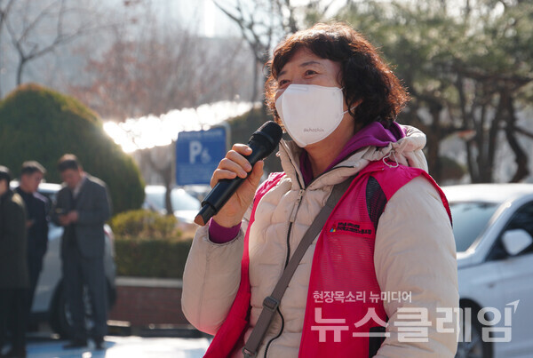 13일 오전 대구시교육청 앞에서 열린 '폐암·골병드는 급식실 방치하는 대구교육청 규탄 기자회견'. 사진=민주노총 대구본부