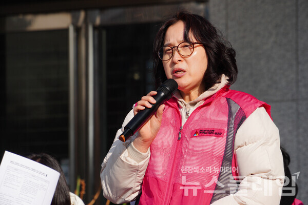 13일 오전 대구시교육청 앞에서 열린 '폐암·골병드는 급식실 방치하는 대구교육청 규탄 기자회견'. 사진=민주노총 대구본부