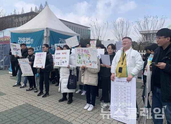 14일 오전 서울 여의도 국회 앞에서 열린 '발달장애인 참정권 촉구 기자회견'. 사진=한국피플퍼스트