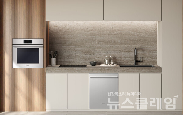 LG전자가 미국 현지 27일부터 열리는 북미최대 규모 주방·욕실 전시회인 ‘KBIS 2024'에 참가해 초프리미엄 빌트인 ‘시그니처 키친 스위트’의 신규 라인업을 대거 선보이며 미국 빌트인 시장을 적극 공략한다. LG전자 제공