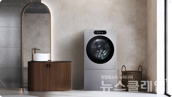 LG전자가 세탁부터 건조까지 한 번에 끝내는 ‘꿈의 가전’ LG 시그니처(LG SIGNATURE) 세탁건조기를 22일부터 판매한다. LG전자 제공