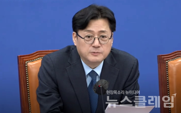 홍익표 더불어민주당 원내대표가 5일 오전 서울 여의도 국회에서 열린 원내대책회의에서 모두발언을 하고 있다. 사진=더불어민주당