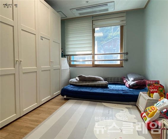 미혼모와 아기가 지내는 애란원 생활인방. 남양유업 제공