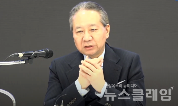 주수호 대한의사협회 비상대책위원회 언론홍보위원장이 11일 오후 서울 대한의사협회 회관에서 정례브리핑을 하고 있다. 사진=대한의사협회