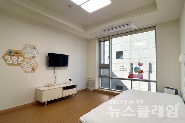 우리은행은 한국백혈병어린이재단과 함께 소아암 투병 중인 어린이와 보호자를 위한 치료 지원 시설인 ‘나음우리’ 소아암 쉼터를 개설했다고 17일 밝혔다. 우리은행 제공