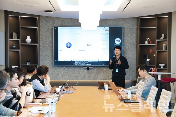 롯데건설 임직원들이 한국마이크로소포트에서 Copilot Workshop에 참여하고 있다. 롯데건설 제공