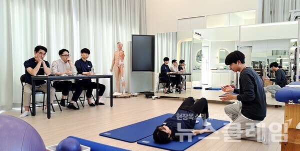 힐리언스 랩 아카데미에서 진행 중인 AES 자격증 시험. 대웅그룹 제공