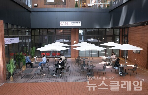 동서식품이 ‘카누 워케이션 카페 서교점’에서 ‘카누 워케이션 캠페인’을 진행한다. 동서식품 제공