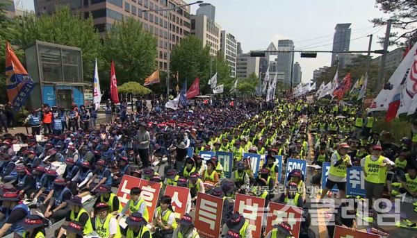 1일 오후 서울 여의도 국회 앞에서 열린 한국노총 전국노동자대회. 사진=한국노총