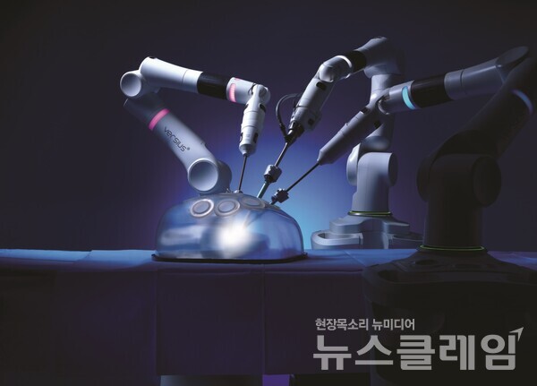 동아에스티(대표이사 사장 김민영)는 영국 CMR SURGICAL(씨엠알 써지컬, CEO Supratim Bose, 본사 영국 Cambridge)사와 수술 로봇 ‘VERSIUS(베르시우스)’ 국내 독점 공급계약을 체결했다고 8일 밝혔다. 동아에스티 제공