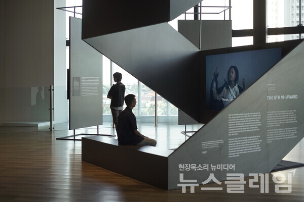 제5회 VH 어워드 전시 전경. 누산타라 근현대미술관(Museum MACAN) 제공