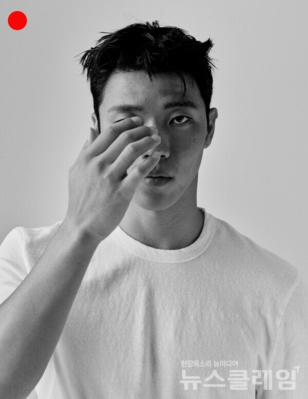 KGC인삼공사는 정관장 스테디셀러 브랜드 ‘홍삼톤’의 앰버서더로 월드클래스 황희찬 선수를 발탁했다고 9일 밝혔다. KGC인삼공사 제공