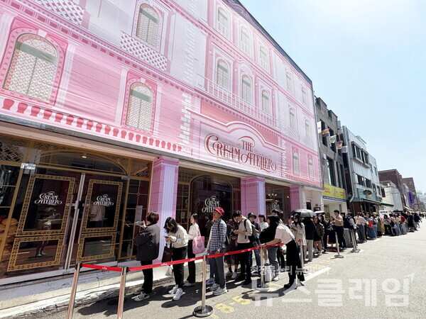 SPC그룹(회장 허영인)의 계열사 SPC삼립은 정통크림빵 60주년을 맞아 오픈한 팝업스토어 ‘크림 아뜰리에’가 성황리에 종료됐다고 16일 밝혔다. SPC삼립 제공