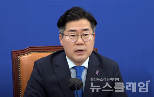 더불어민주당 박찬대 원내대표가 21일 오전 서울 여의도 국회에서 열린 원내대책회의에 참석해 모두발언을 하고 있다. 사진=더불어민주당
