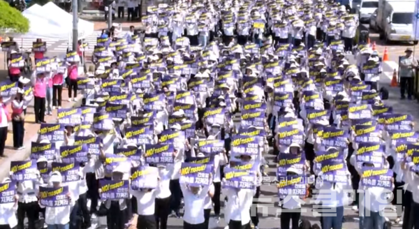 23일 오후 서울 여의도 국회 앞 의사당대로에서 열린 '전국 간호사 간호법안 제정 촉구 결의대회'. 사진=대한간호협회