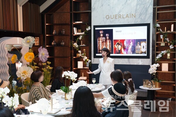 롯데면세점(대표이사 김주남)은 프랑스 럭셔리 화장품 브랜드 ‘겔랑(GUERLAIN)’의 뷰티 클래스를 진행했다고 24일 밝혔다. 롯데면세점 제공