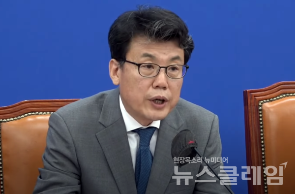 더불어민주당 진성준 정책위의장이 28일 서울 여의도 국회에서 열린 원내대책회의에서 발언하고 있다. 사진=더불어민주당