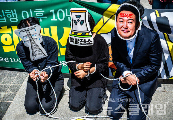 28일 오전 서울 광화문광장에서 열린 '밀양·청도 송전탑 행정대집행 이후 10년, 다시 타는 밀양 희망버스, 서울·수도권 참가 선포 기자회견'. 사진=밀양765kvout