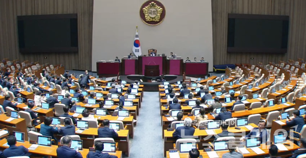 지난 28일 오후 서울 여의도 국회에서 열린 제21대 국회 마지막 본회의