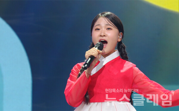 가수 김다현. 사진=현컴퍼니