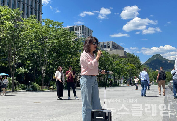 3일 오후 서울 광화문 이순신 동상 앞에서 진행된 '제11차 전력수급기본계획 실무안 재수립 촉구 기자회견'. 사진=환경운동연합