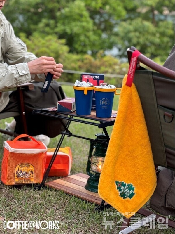 SPC(회장 허영인)가 운영하는 스페셜티 커피 브랜드 커피앳웍스가 월악산 유스호스텔과 협업해 ‘커피캠크닉 세트(캠핑·피크닉)’를 출시했다. SPC 커피앳웍스 제공