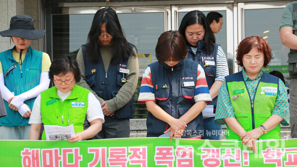 11일 오전 대구시교육청 본관 앞에서 열린 '폭염 대비 근본적인 대책 마련 촉구 기자회견'. 사진=민주노총 대구본부