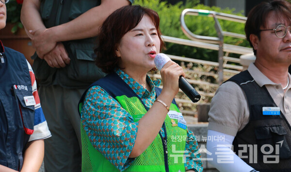 11일 오전 대구시교육청 본관 앞에서 열린 '폭염 대비 근본적인 대책 마련 촉구 기자회견'. 사진=민주노총 대구본부