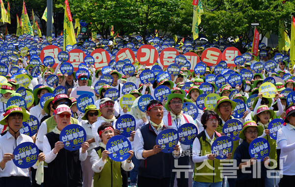 12일 오후 서울 광화문 동화면세점 앞에서 열린 '2024 보건의료노조 총력투쟁 결의대회'. 사진=보건의료노조