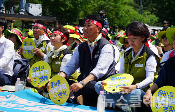 12일 오후 서울 광화문 동화면세점 앞에서 열린 '2024 보건의료노조 총력투쟁 결의대회'. 사진=보건의료노조