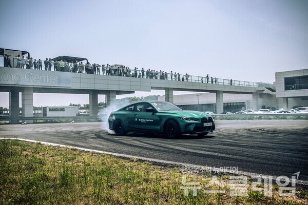BMW 그룹 코리아(대표 한상윤)는 오는 21일부터 23일까지 인천 영종도 BMW 드라이빙 센터에서 센터 건립 10주년 기념 ‘오픈 하우스 행사’를 개최한다고 14일 밝혔다. BMW 그룹 코리아 제공