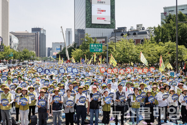 지난 12일 오후 동화면세점 앞에서 열린 '2024 보건의료노조 총력투쟁 결의대회'. 사진=보건의료노조