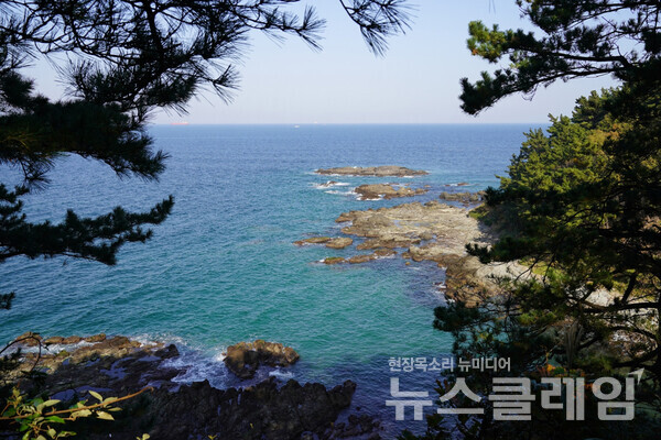 구룡소는 오랜 전설을 간직한 신비로운 곳이다. 전설이 아니어도, 서 있는 곳마다 다른 매력을 보이는 탓에 남겨두고 가기엔 아쉬운 곳이다. 사진=오근식 객원위원