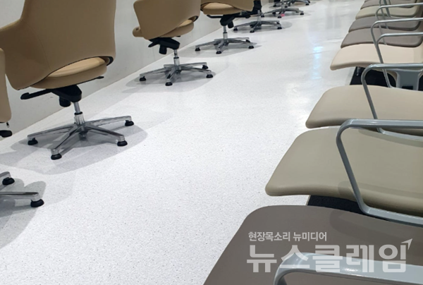 서울대병원 교수들이 무기한 휴진에 들어간 17일 서울대학교병원이 한산하다. 사진=김옥해 기자