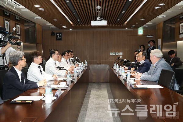 18일 오전 국민의힘 추경호 원내대표는 서울 동작구에 위치한 보라매병원을 찾아 이재협 보라매병원장과 의료파업 현장 긴급점검을 했다. 사진=국민의힘