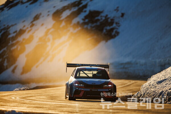 파이크스 피크 힐클라임'을 주행하는 '아이오닉 5 N TA(타임 어택, Time Attack) Spec'. 현대자동차 제공